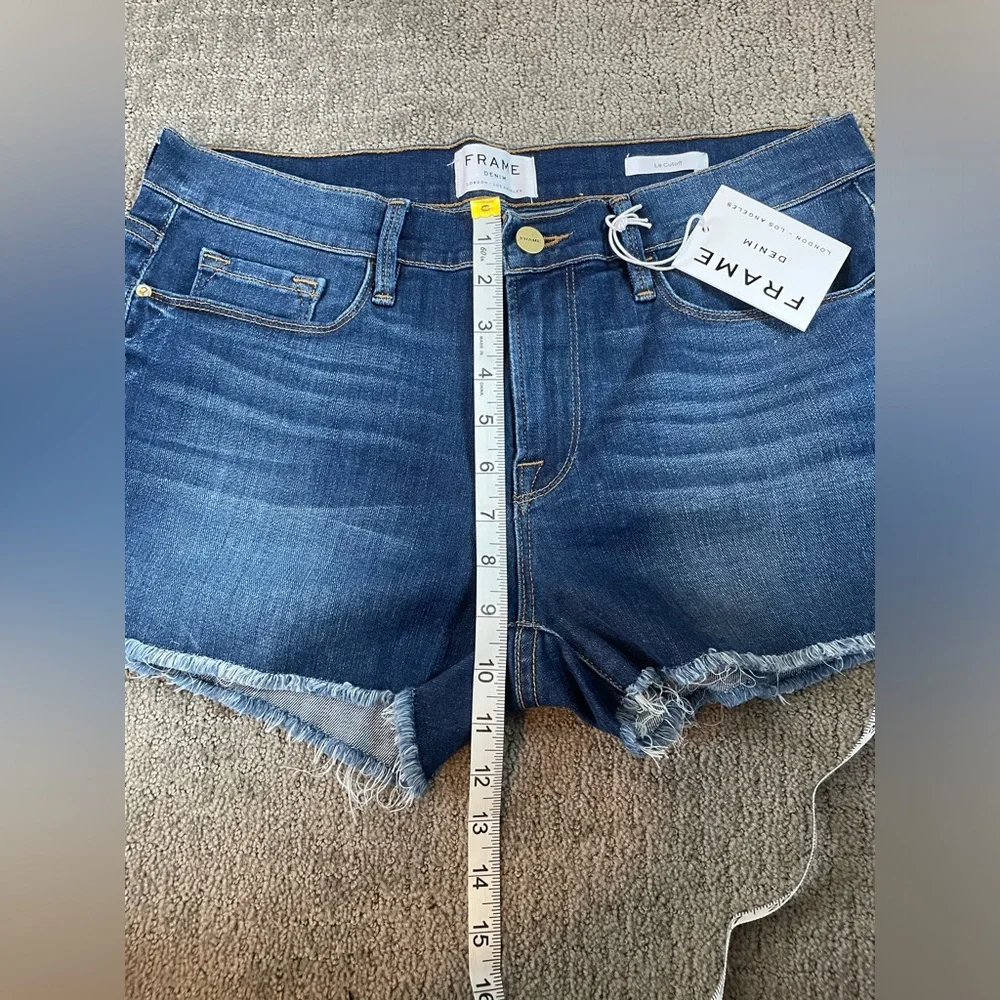 FRAME Le Cutoff Jean shorts - Picture 3 of 5